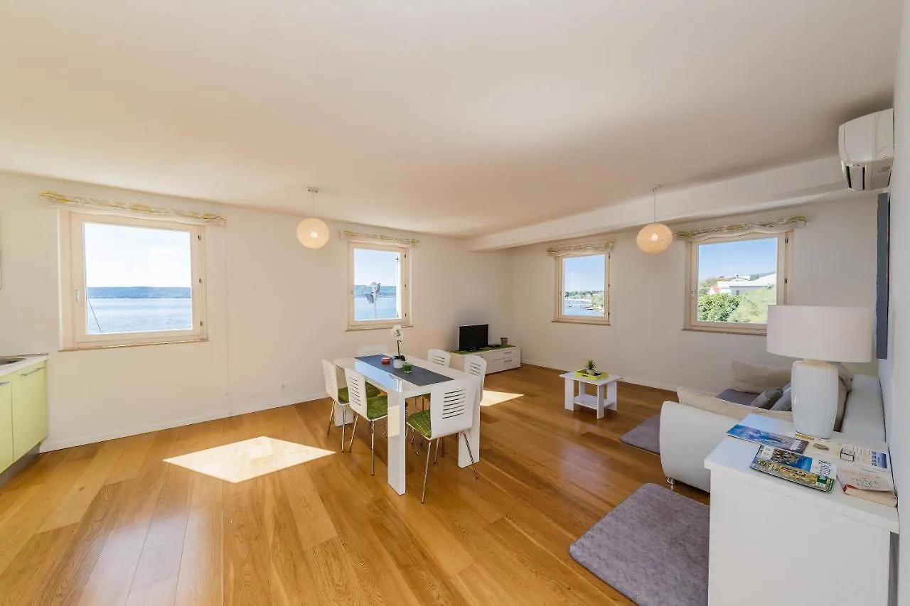 Beachfront Apartment Nehaj Kastel Kastela