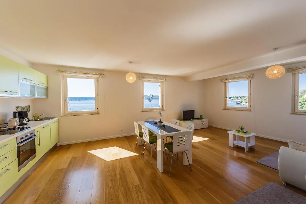 Beachfront Apartment Nehaj Kastel Kastela