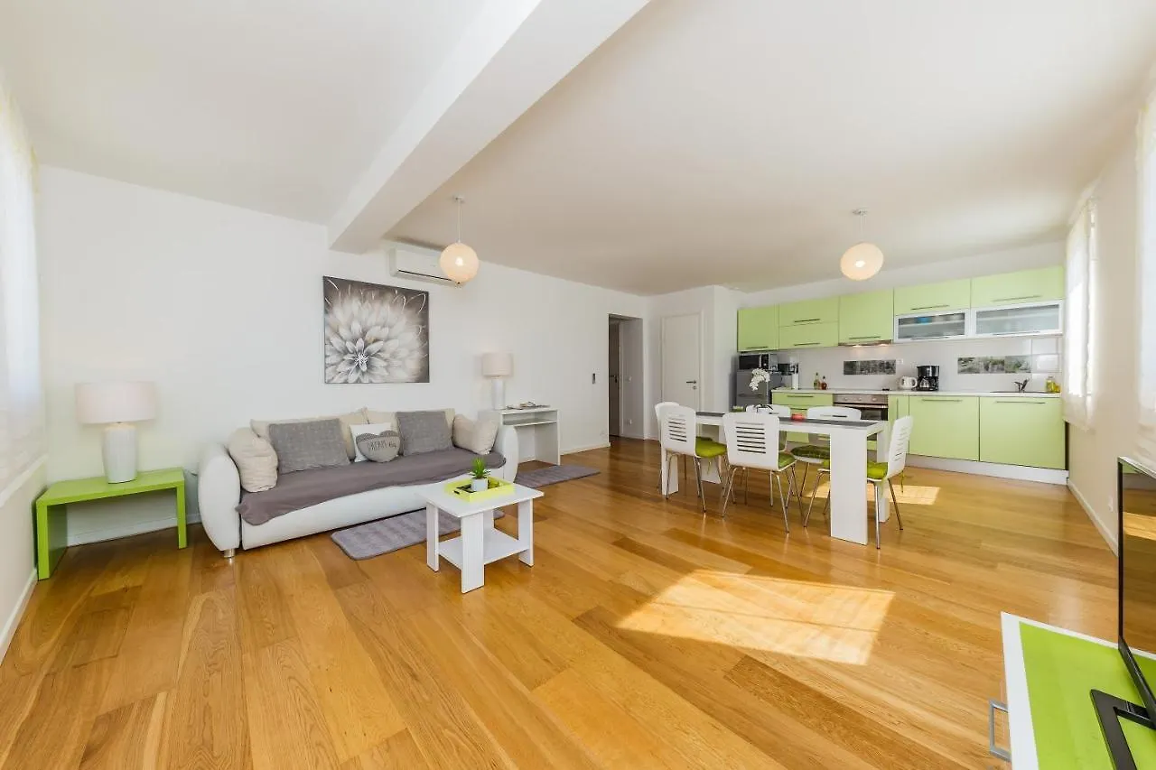 Beachfront Apartment Nehaj Kastel Kastela Croatia