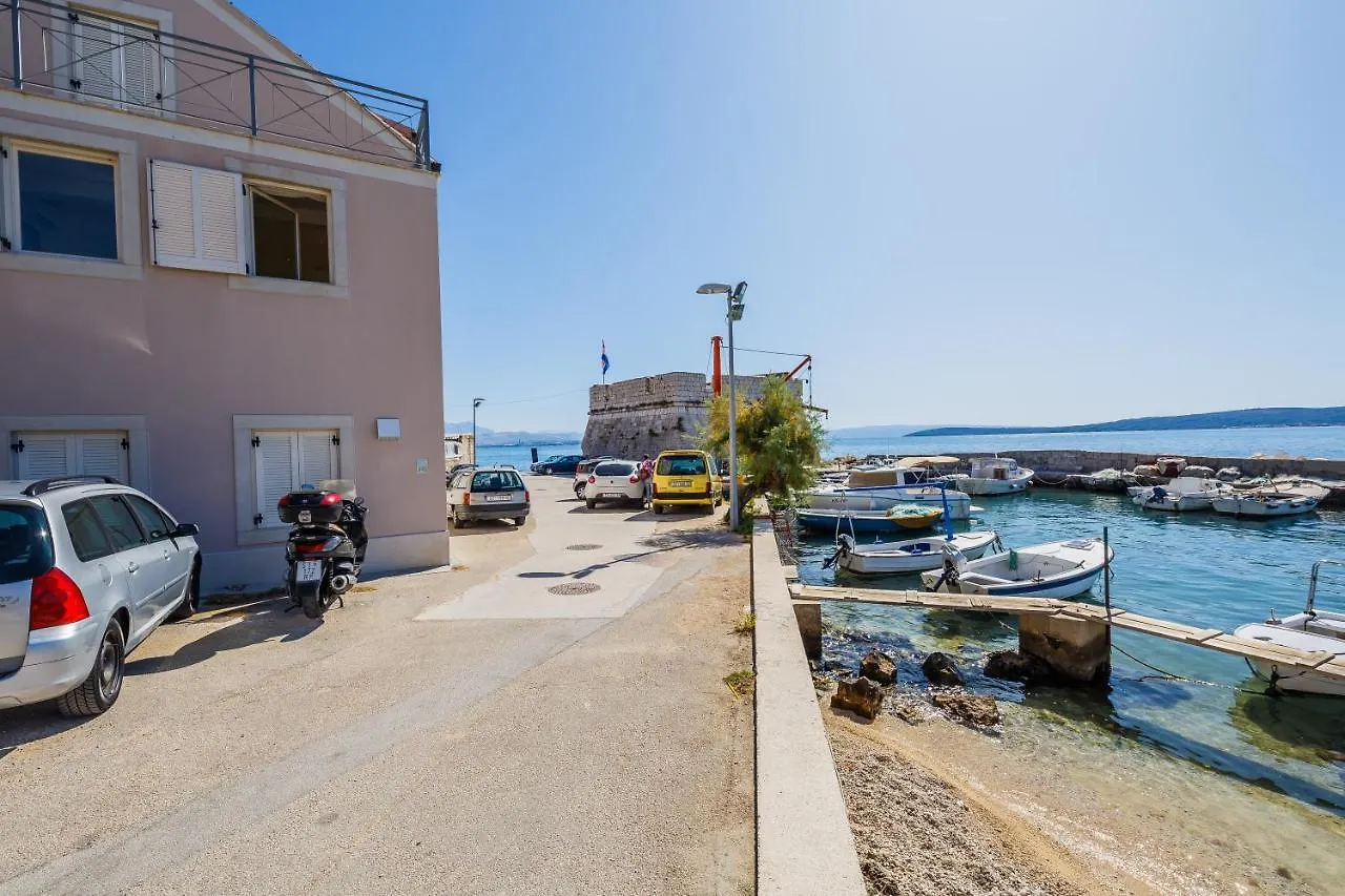Beachfront Apartment Nehaj Kastel Kastela