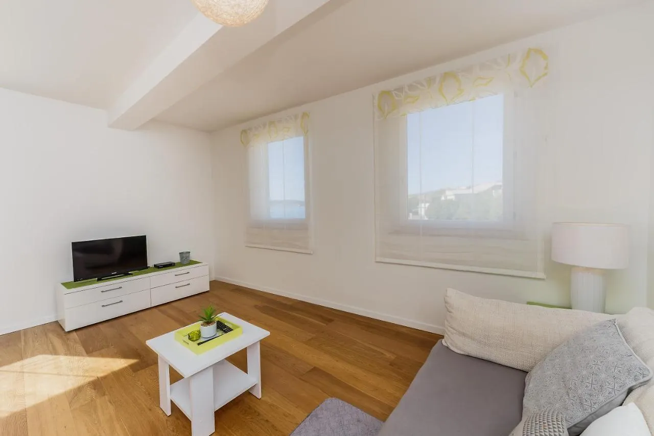 Beachfront Apartment Nehaj Kastel Kastela