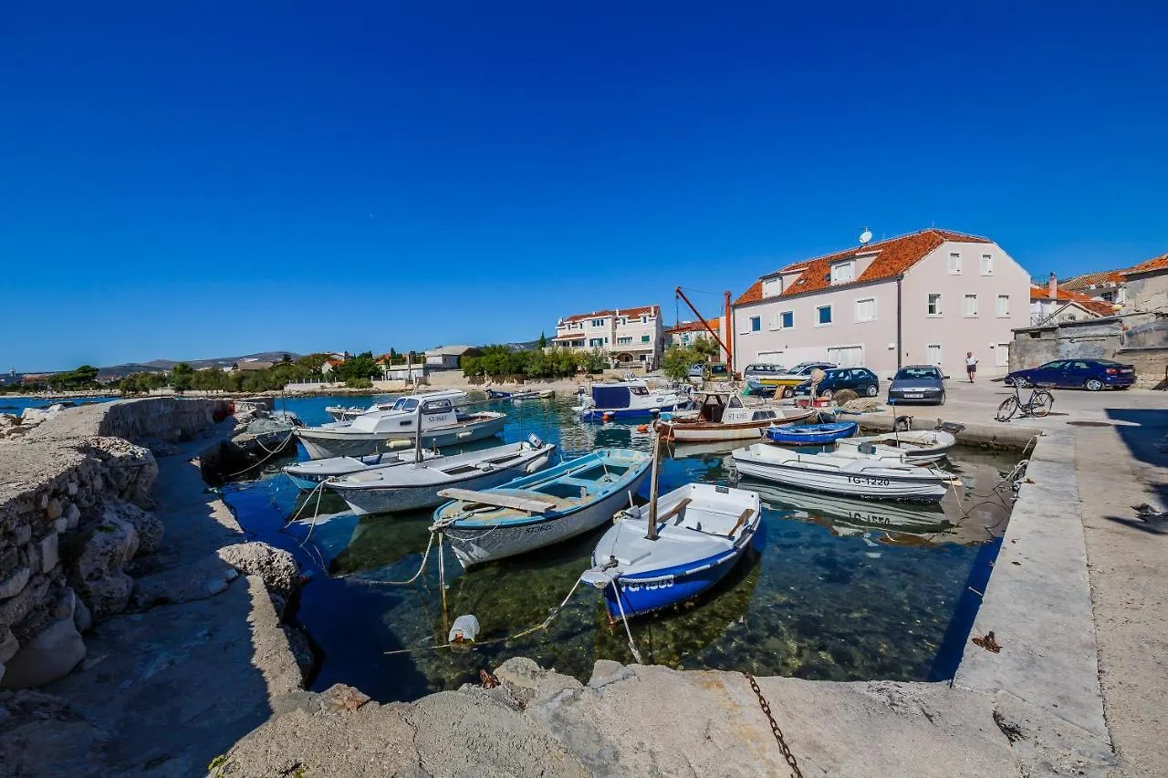 Beachfront Apartment Nehaj Kastel Kastela