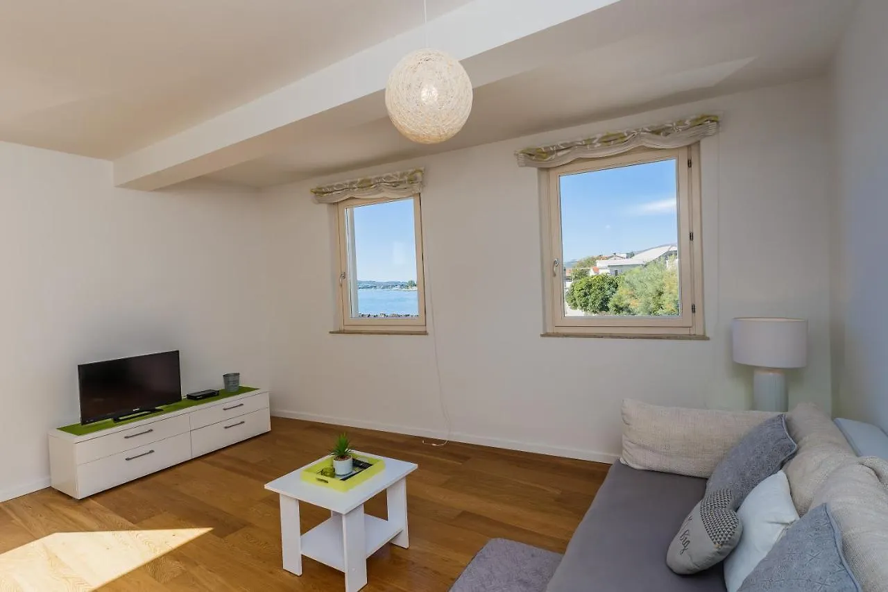 Beachfront Apartment Nehaj Kastel Kastela